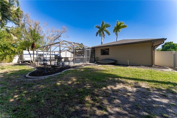 2107 NE 3rd TER, CAPE CORAL FL 33909