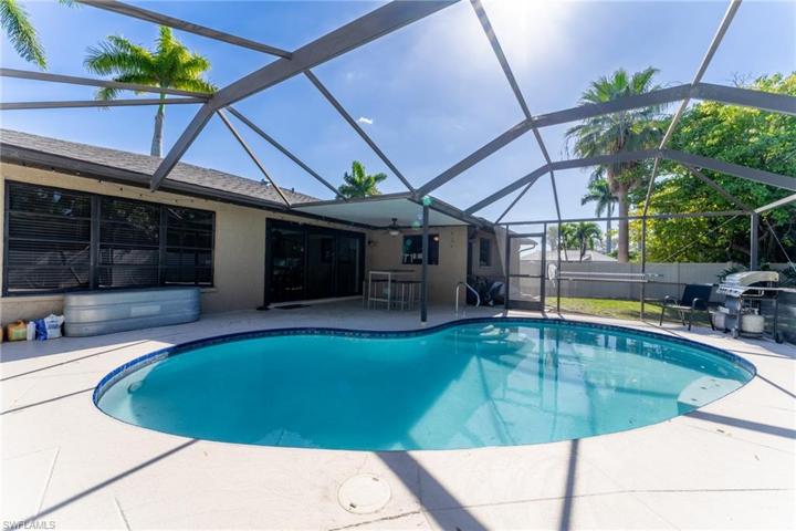 2107 NE 3rd TER, CAPE CORAL FL 33909