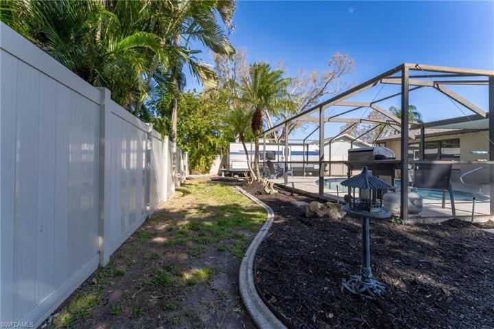 2107 NE 3rd TER, CAPE CORAL FL 33909
