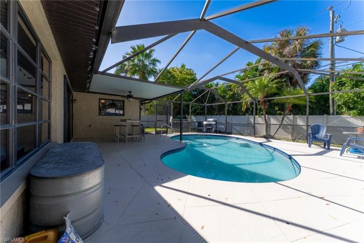 2107 NE 3rd TER, CAPE CORAL FL 33909