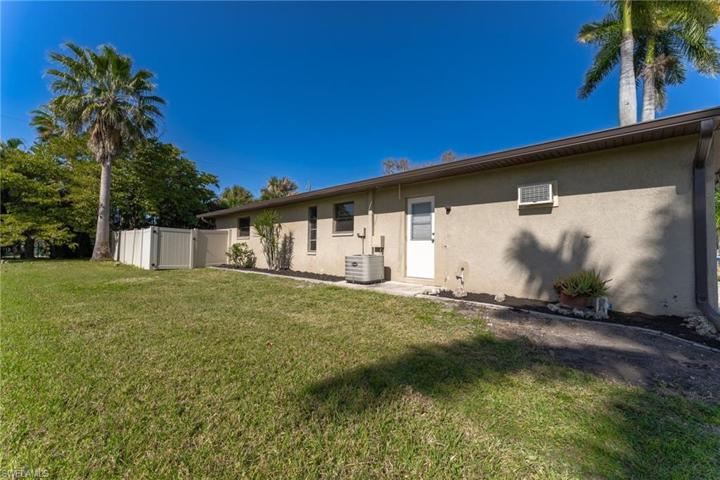 2107 NE 3rd TER, CAPE CORAL FL 33909