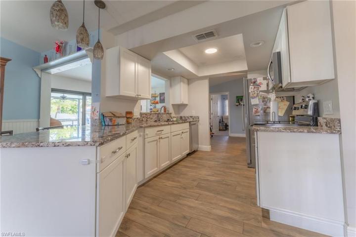 2107 NE 3rd TER, CAPE CORAL FL 33909