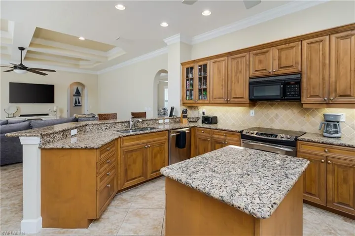 8754 Hideaway Harbor Ct, Naples, Florida 34120