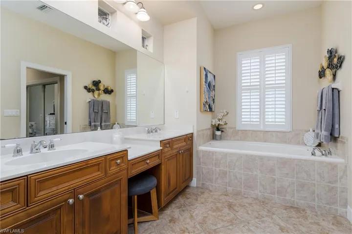 8754 Hideaway Harbor Ct, Naples, Florida 34120