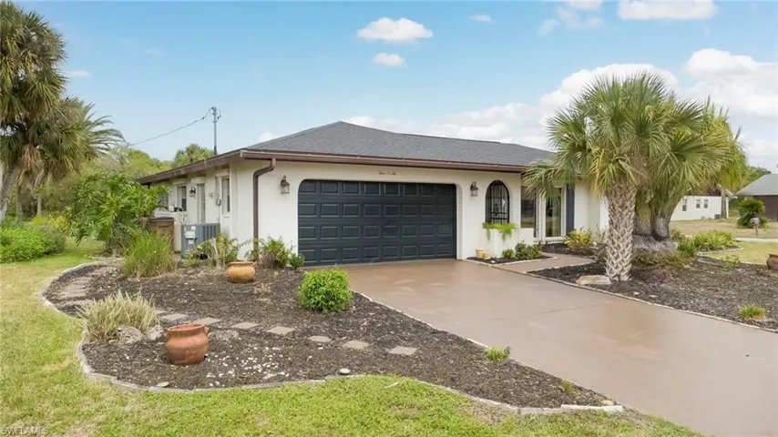 406 Glendale Ave, Lehigh Acres, Florida 33936