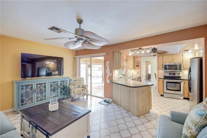 406 Glendale Ave, Lehigh Acres, Florida 33936