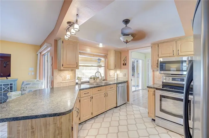406 Glendale Ave, Lehigh Acres, Florida 33936
