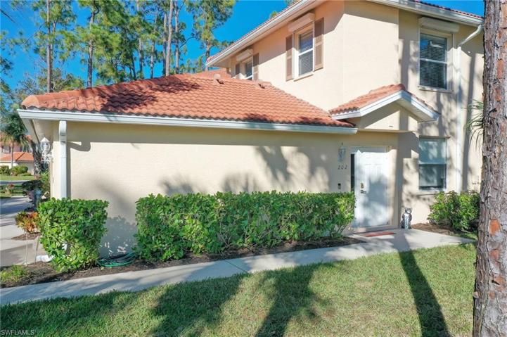 480 Robin Hood CIR # 202, NAPLES FL 34104