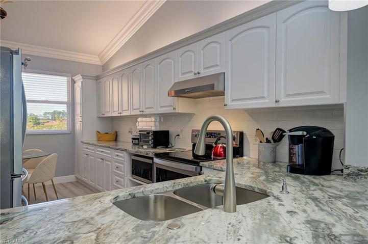 480 Robin Hood CIR # 202, NAPLES FL 34104