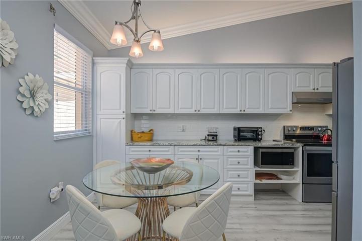 480 Robin Hood CIR # 202, NAPLES FL 34104