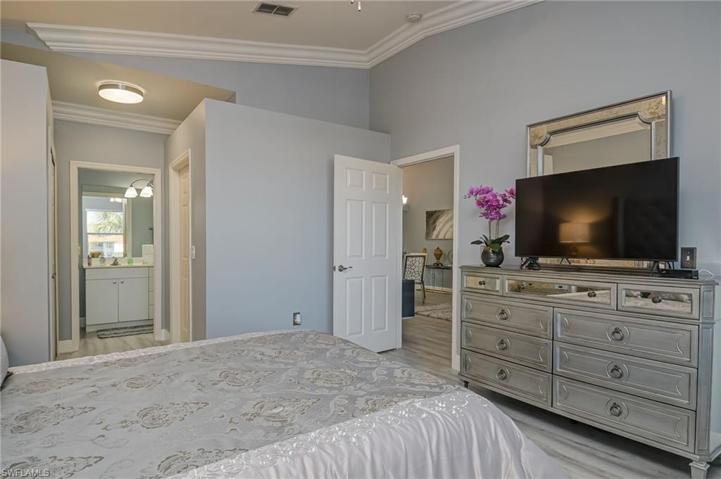 480 Robin Hood CIR # 202, NAPLES FL 34104