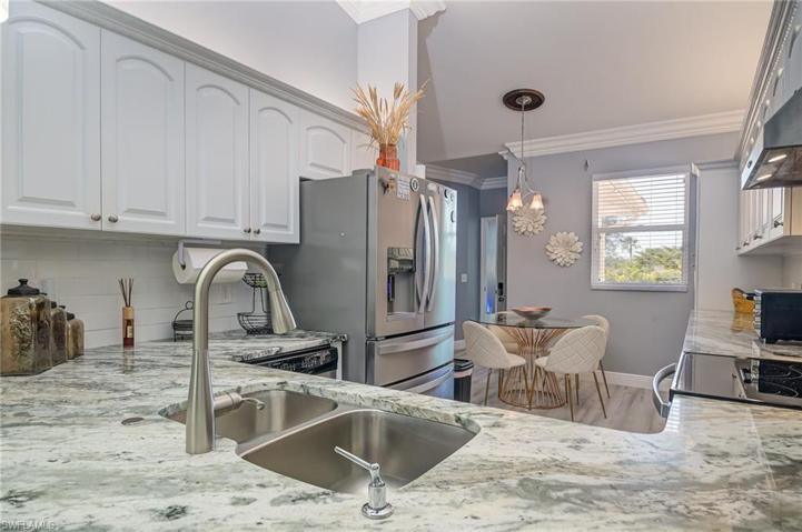 480 Robin Hood CIR # 202, NAPLES FL 34104