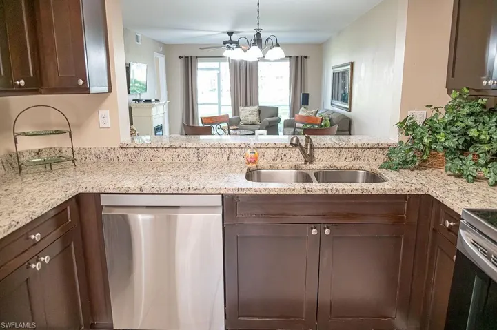 1392  Churchill  CIR, Naples, FL 34116