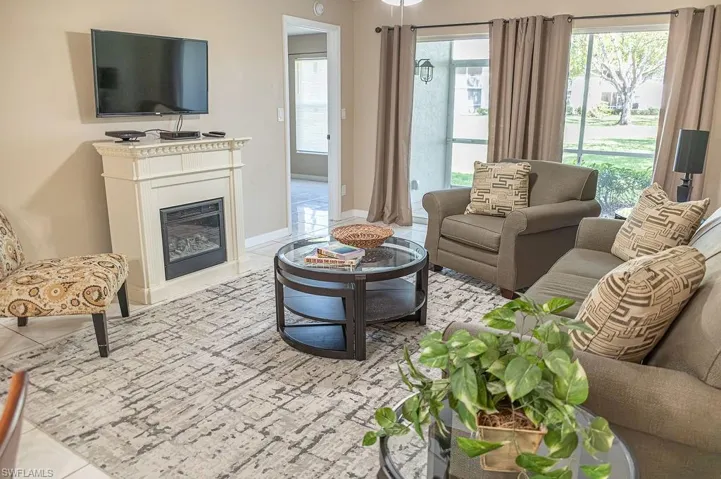 1392  Churchill  CIR, Naples, FL 34116