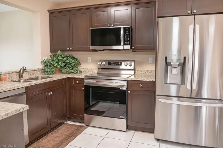1392  Churchill  CIR, Naples, FL 34116