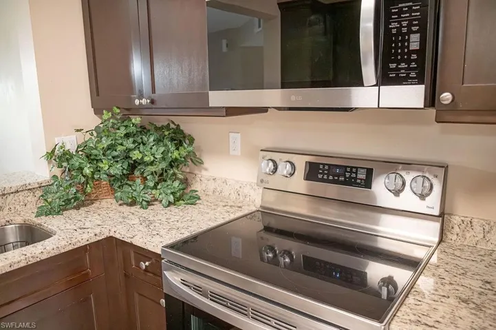 1392  Churchill  CIR, Naples, FL 34116