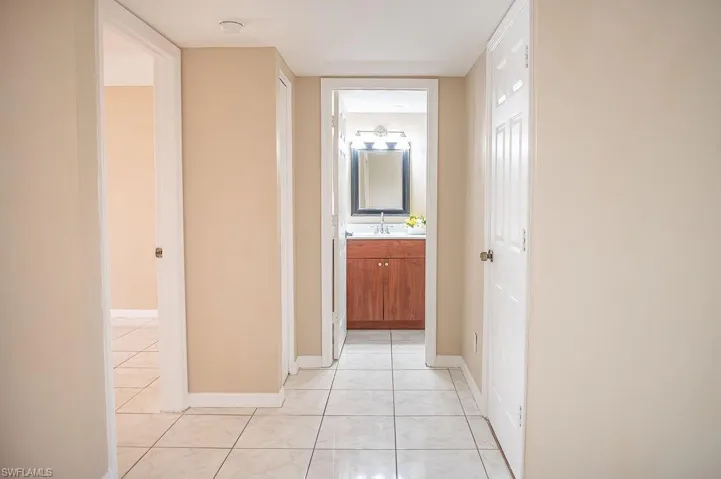 1392  Churchill  CIR, Naples, FL 34116