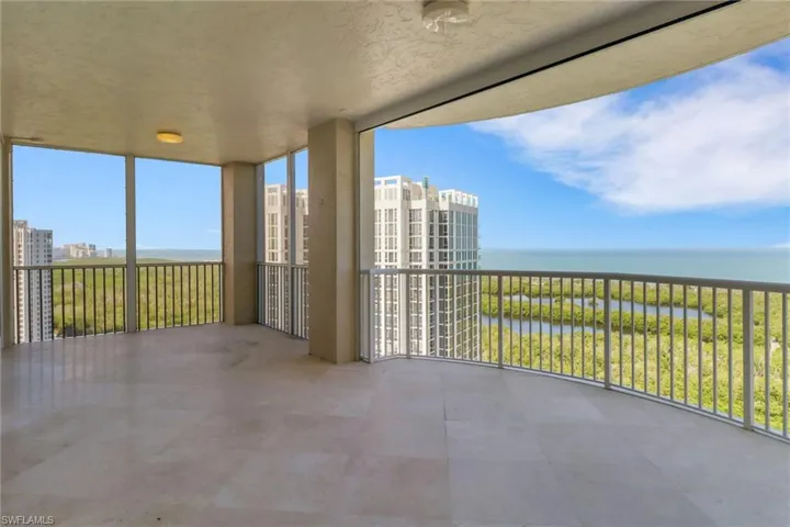 West facing lanai to enjoy gorgeous sunsets