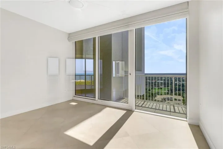 Breakfast Room with access to the balcony