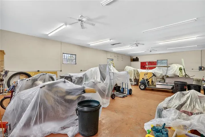 3 door Outbuilding/Workshop with attached Hay room