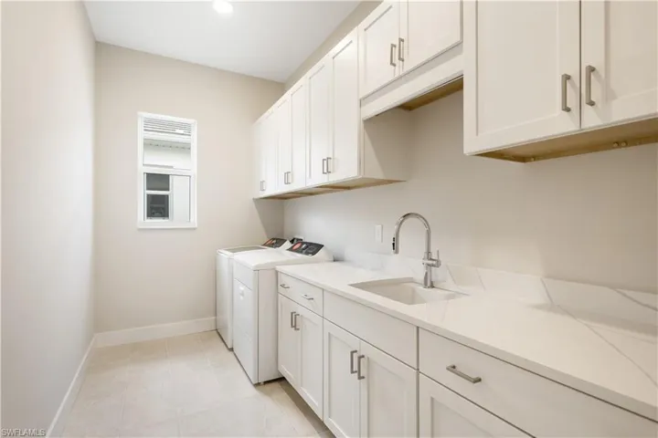 8766 Driftwood Dr, Naples, Florida 34114