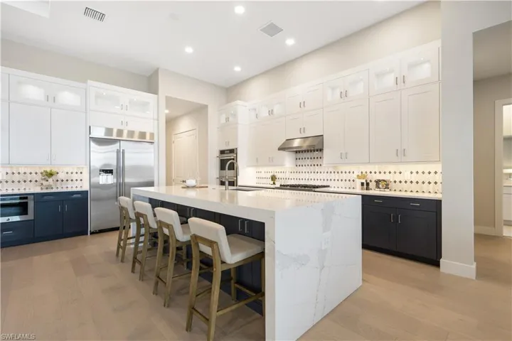 8766 Driftwood Dr, Naples, Florida 34114