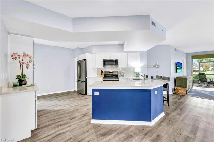 Kitchen and Breakfast Bar