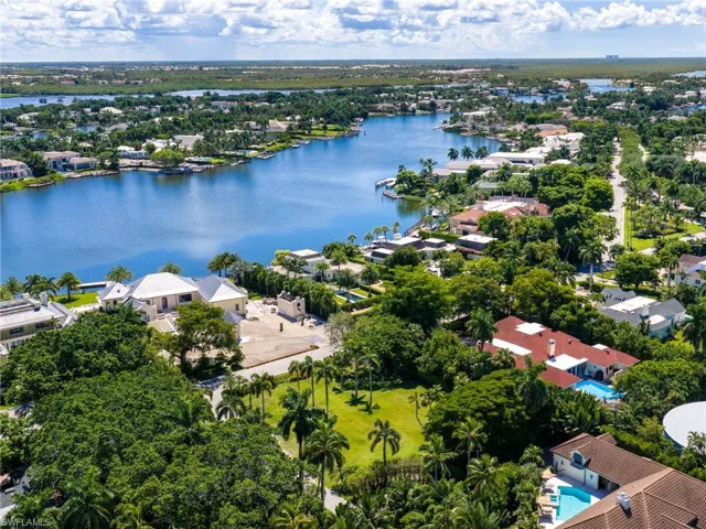 2670 Treasure Ln, Naples, Florida 34102