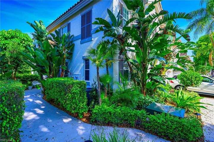 133  Colonade  CIR, Naples, FL 34103