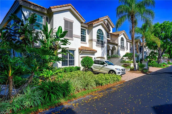 133  Colonade  CIR, Naples, FL 34103