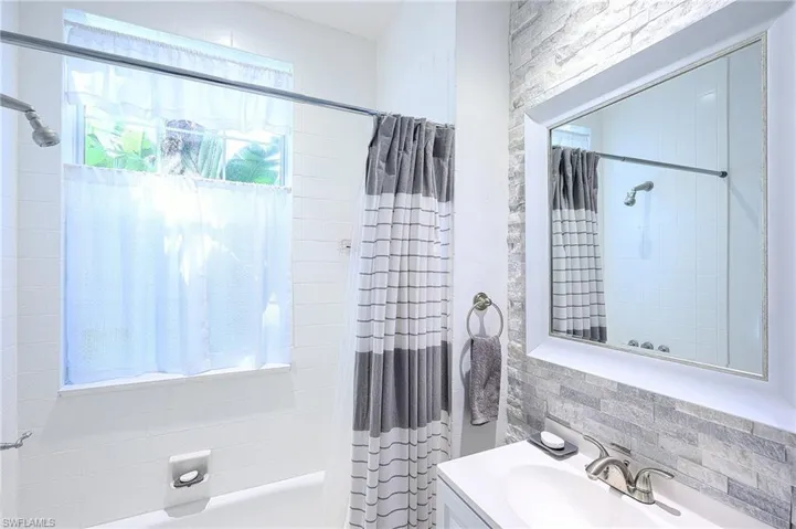 133  Colonade  CIR, Naples, FL 34103