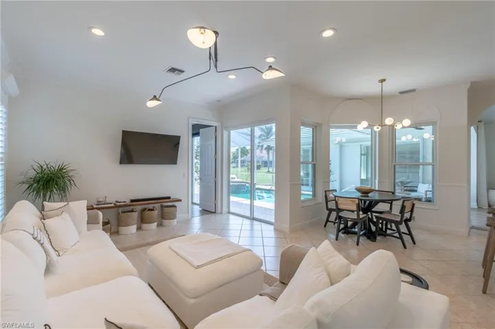 319  Lambton  LN, Naples, FL 34104