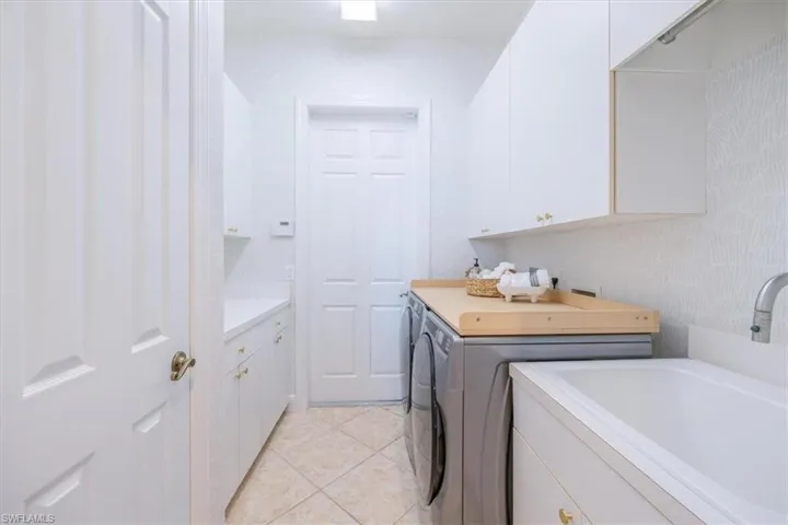 319  Lambton  LN, Naples, FL 34104