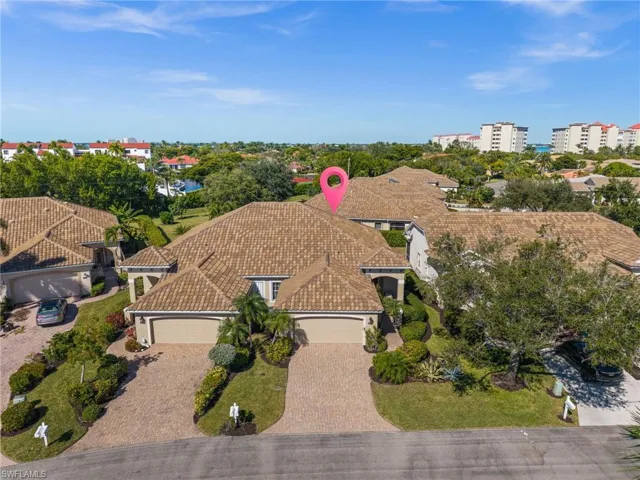 The right side of the attached villa is located in an extremely quiet side street of Laguna Drive!