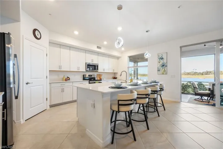 Kitchen with a large island - perfect for entertaining