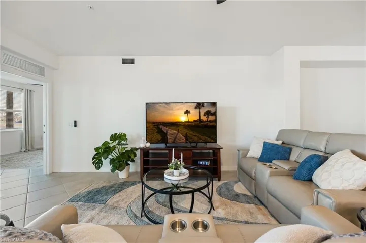 Living room with volume ceilings