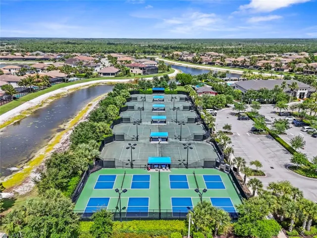 4715  Kensington  CIR, Naples, FL 34119