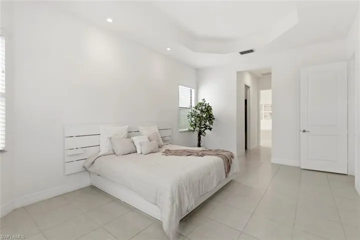 4715  Kensington  CIR, Naples, FL 34119