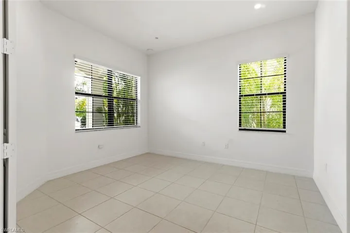 4715  Kensington  CIR, Naples, FL 34119