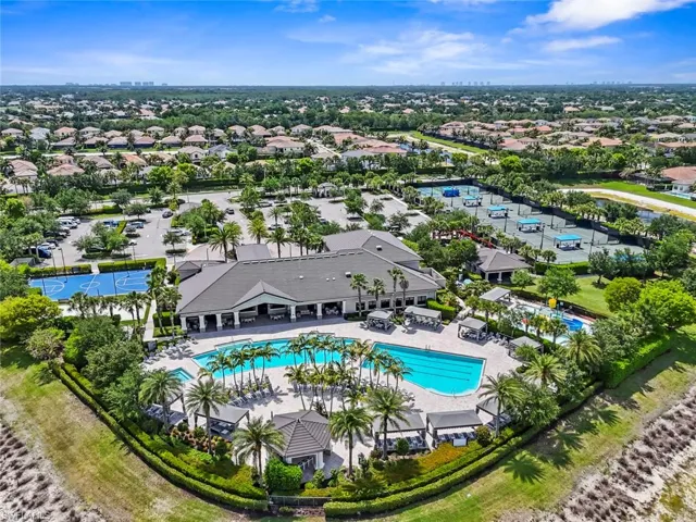 4715  Kensington  CIR, Naples, FL 34119
