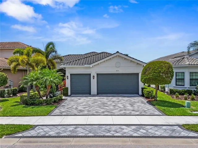 4715  Kensington  CIR, Naples, FL 34119