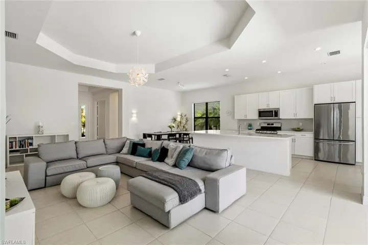 4715  Kensington  CIR, Naples, FL 34119