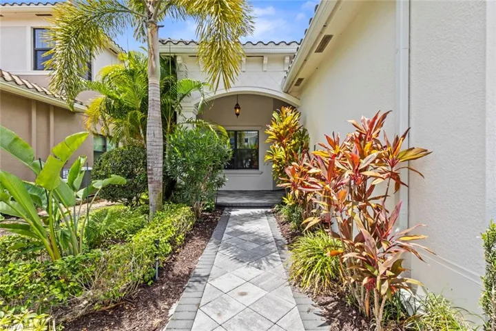 4715  Kensington  CIR, Naples, FL 34119