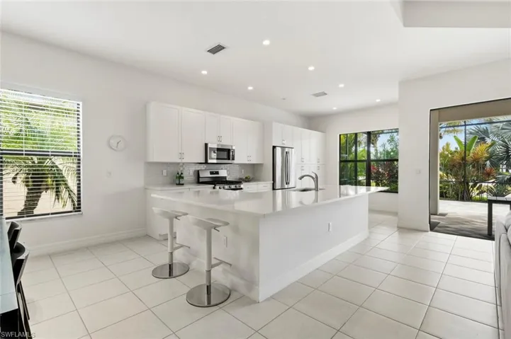4715  Kensington  CIR, Naples, FL 34119