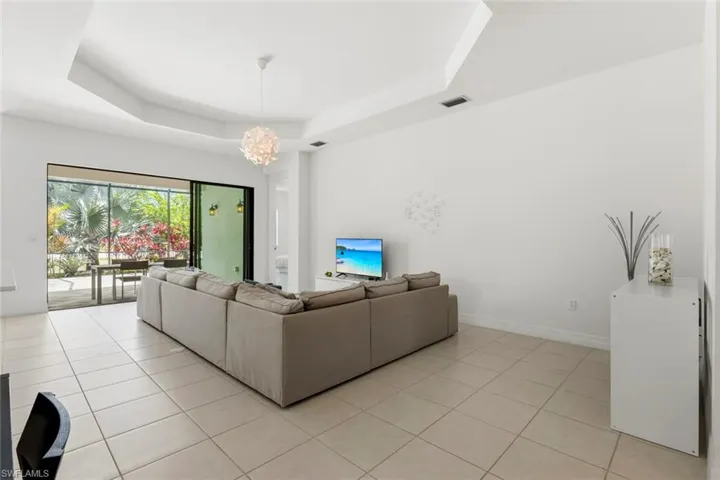4715  Kensington  CIR, Naples, FL 34119
