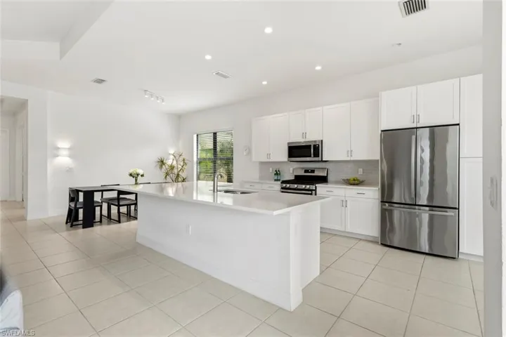 4715  Kensington  CIR, Naples, FL 34119