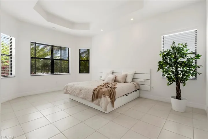 4715  Kensington  CIR, Naples, FL 34119