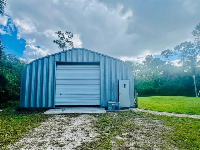 View of outbuilding featuring driveway