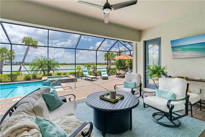 Sunroom with ceiling fan