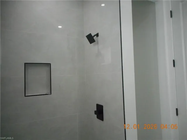 Full bath with tiled shower